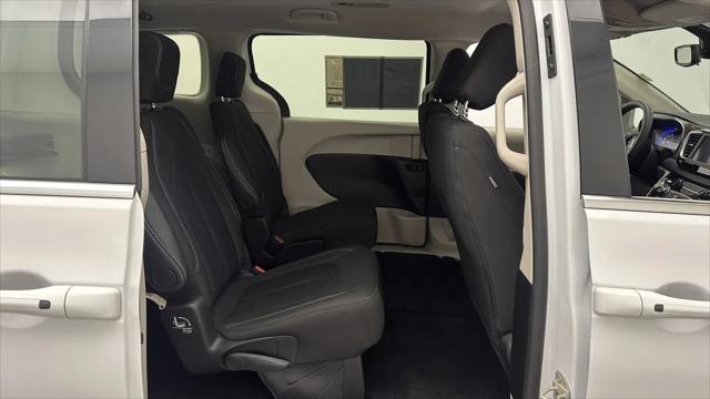 2024 Chrysler Voyager LX