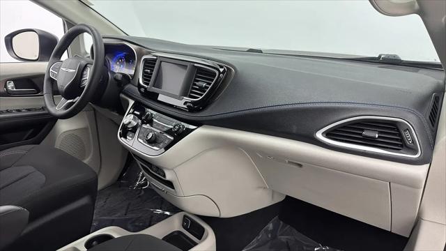 2024 Chrysler Voyager LX