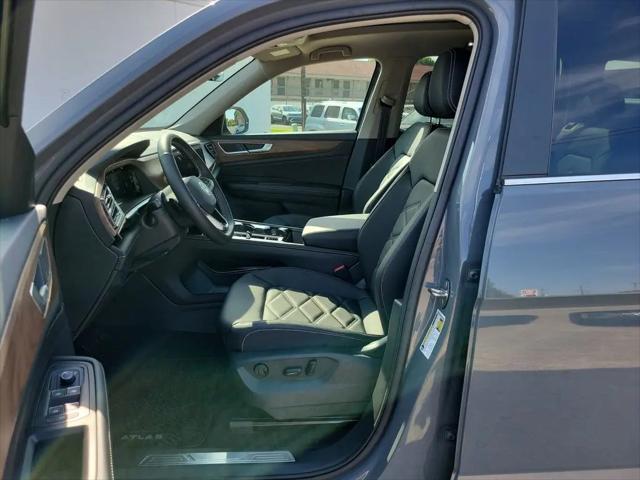 2026 Volkswagen Atlas SE with Technology