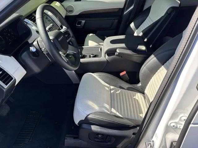 2025 Land Rover Discovery P300 S