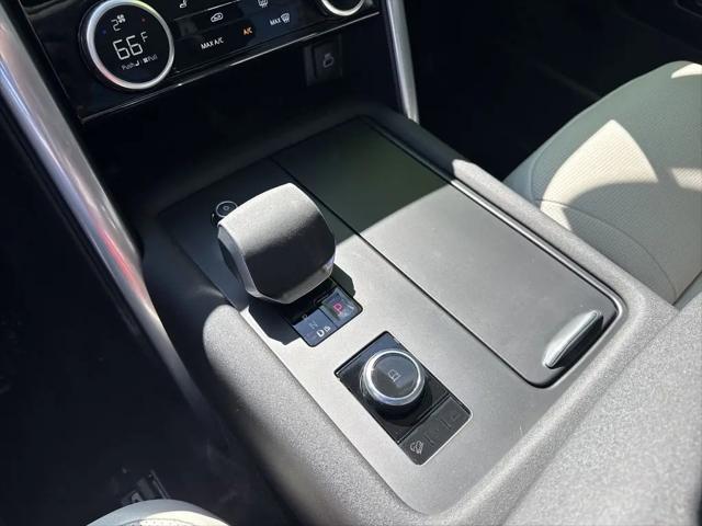 2025 Land Rover Discovery P300 S