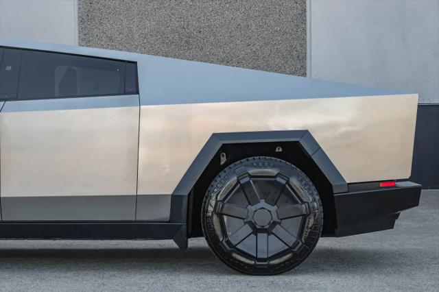 2024 Tesla Cybertruck Cyberbeast