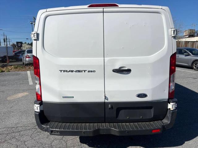 2018 Ford Transit w/60/40 Side Door w/RWB
