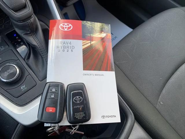 2025 Toyota RAV4 Hybrid XLE