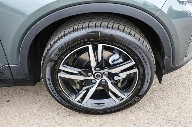 2026 Volvo XC40 Core, B5 AWD Gas (mild hybrid), Dark