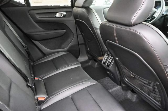 2026 Volvo XC40 Core, B5 AWD Gas (mild hybrid), Dark