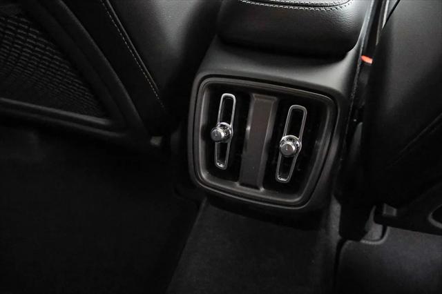 2026 Volvo XC40 Core, B5 AWD Gas (mild hybrid), Dark