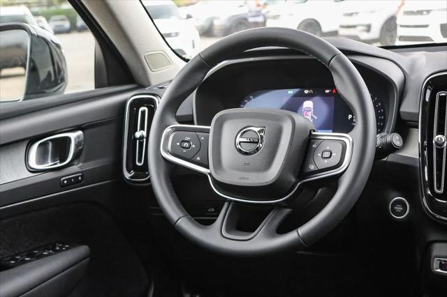 2026 Volvo XC40 Core, B5 AWD Gas (mild hybrid), Dark