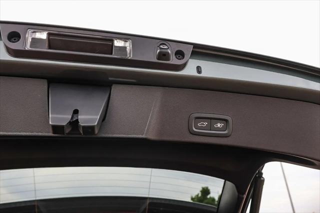 2026 Volvo XC40 Core, B5 AWD Gas (mild hybrid), Dark