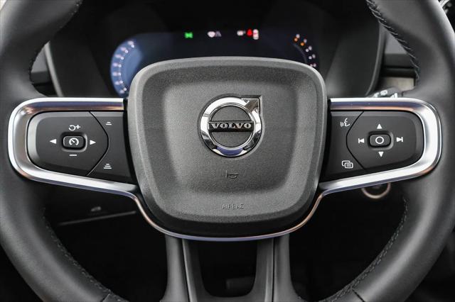 2026 Volvo XC40 Core, B5 AWD Gas (mild hybrid), Dark