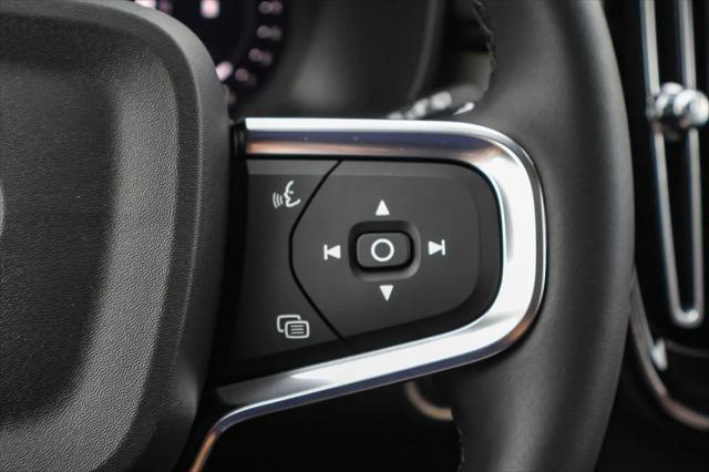 2026 Volvo XC40 Core, B5 AWD Gas (mild hybrid), Dark