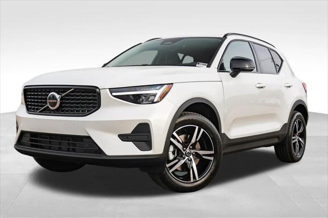 2026 Volvo XC40 Core, B5 AWD Gas (mild hybrid), Dark for sale in Fresno, CA
