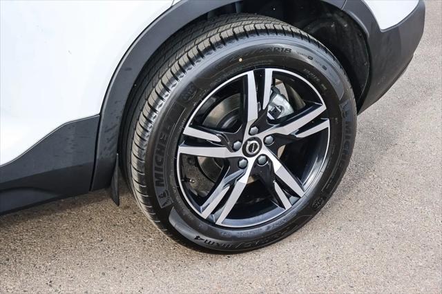 2026 Volvo XC40 Core, B5 AWD Gas (mild hybrid), Dark