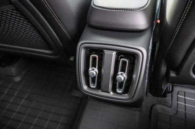 2026 Volvo XC40 Core, B5 AWD Gas (mild hybrid), Dark