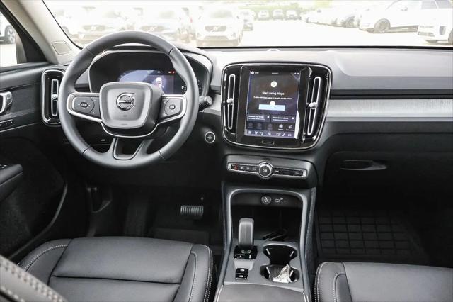 2026 Volvo XC40 Core, B5 AWD Gas (mild hybrid), Dark