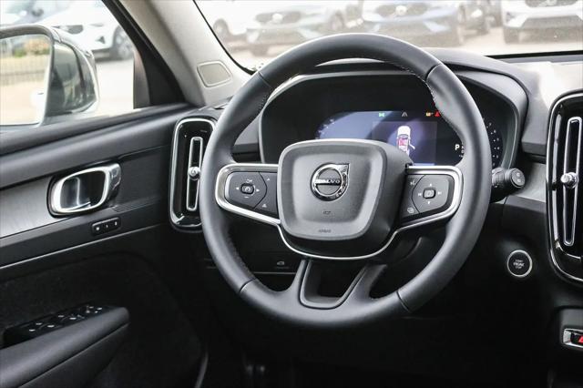 2026 Volvo XC40 Core, B5 AWD Gas (mild hybrid), Dark