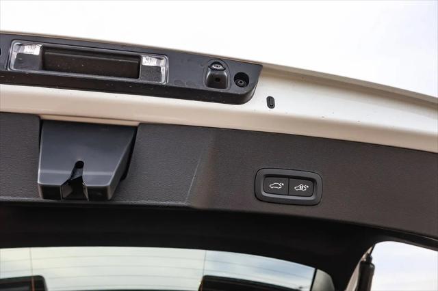 2026 Volvo XC40 Core, B5 AWD Gas (mild hybrid), Dark