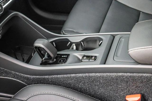 2026 Volvo XC40 Core, B5 AWD Gas (mild hybrid), Dark