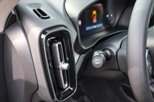 2026 Volvo XC40 Core, B5 AWD Gas (mild hybrid), Dark