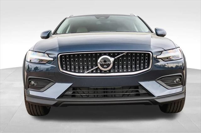 2026 Volvo V60 Cross Country Plus, B5 AWD Gas (mild hybrid)