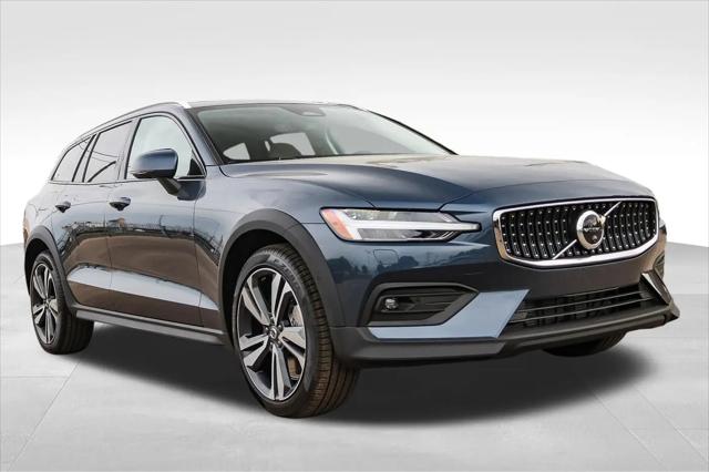2026 Volvo V60 Cross Country Plus, B5 AWD Gas (mild hybrid)