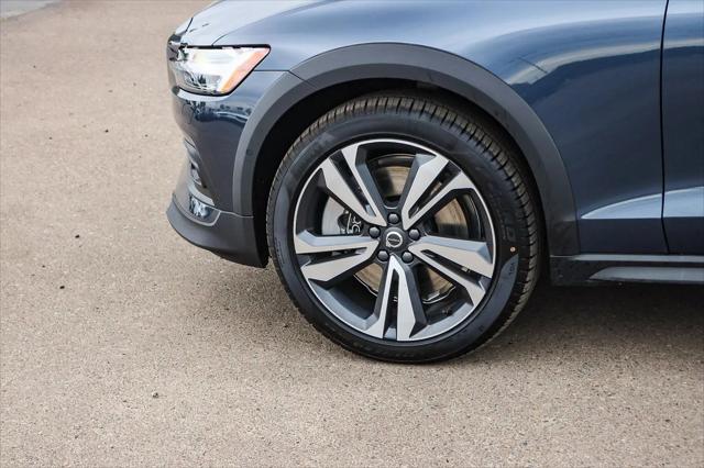 2026 Volvo V60 Cross Country Plus, B5 AWD Gas (mild hybrid)