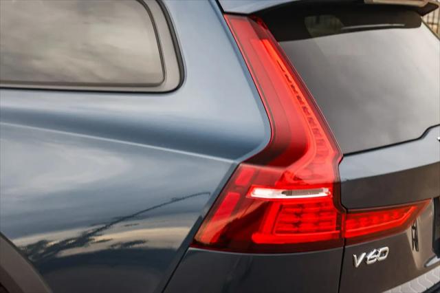 2026 Volvo V60 Cross Country Plus, B5 AWD Gas (mild hybrid)