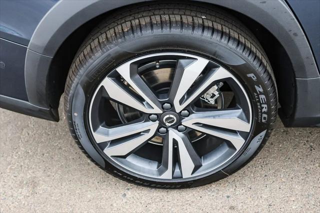 2026 Volvo V60 Cross Country Plus, B5 AWD Gas (mild hybrid)