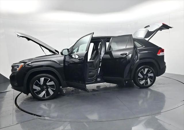 2024 Volkswagen Atlas Cross Sport 2.0T SE w/Technology