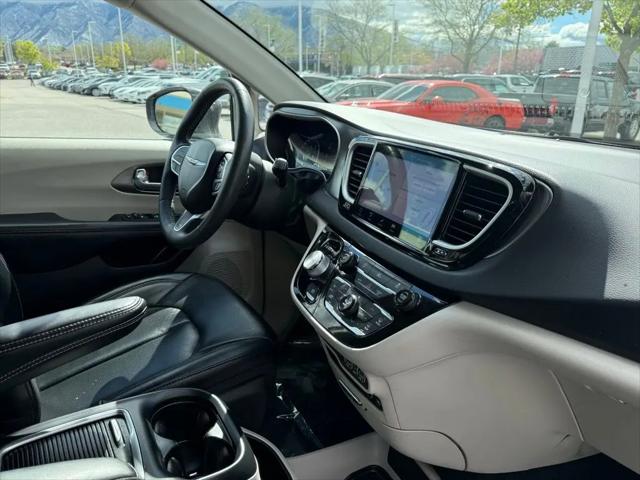 2022 Chrysler Pacifica Touring L