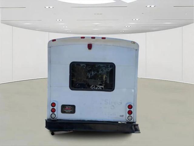 2006 Ford E-350 Cutaway Base