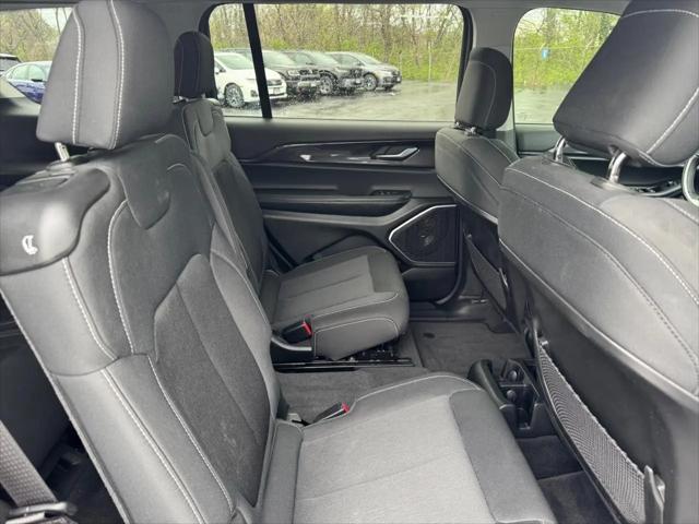 2022 Jeep Grand Cherokee L Laredo 4x4