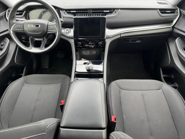 2022 Jeep Grand Cherokee L Laredo 4x4