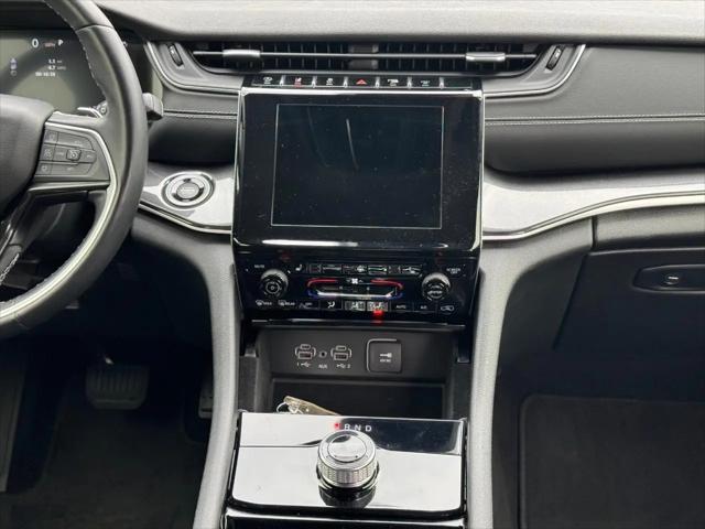 2022 Jeep Grand Cherokee L Laredo 4x4