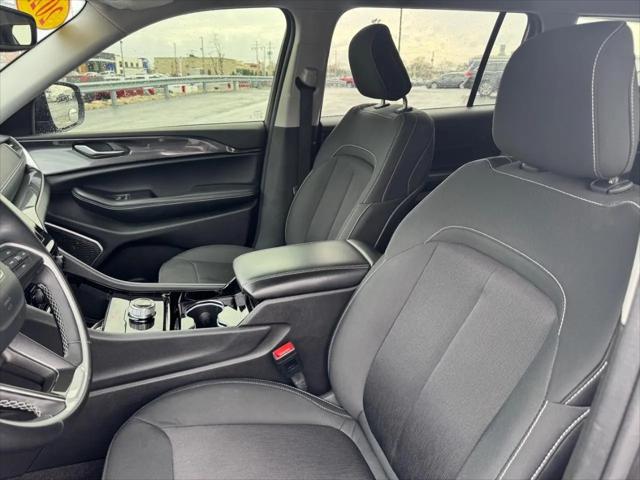 2022 Jeep Grand Cherokee L Laredo 4x4