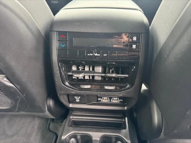 2022 Jeep Grand Cherokee L Laredo 4x4