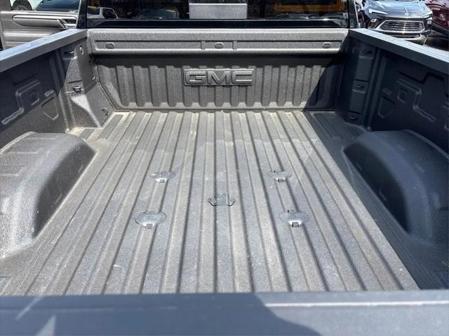 2025 GMC Sierra 2500HD Crew Cab, Standard Bed, AT4, 4WD