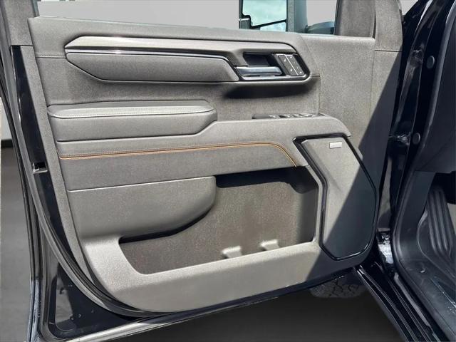 2025 GMC Sierra 2500HD Crew Cab, Standard Bed, AT4, 4WD