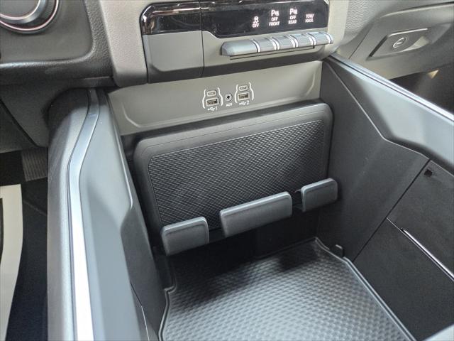 2026 Ram 1500 Express Crew Cab 4x4 5'7" Box