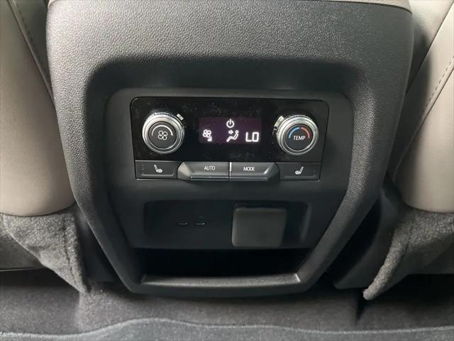 2026 GMC Acadia Elevation FWD