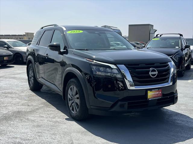 2025 Nissan Pathfinder SV FWD