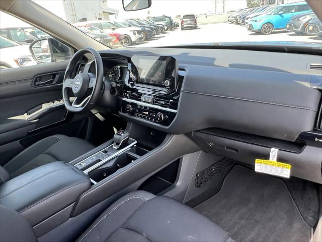 2025 Nissan Pathfinder SV FWD