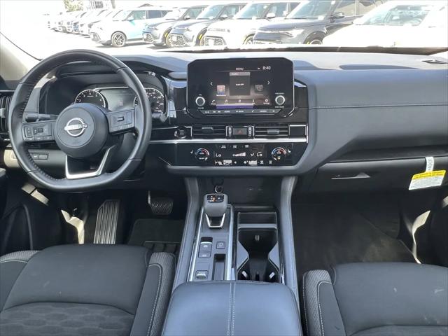 2025 Nissan Pathfinder SV FWD