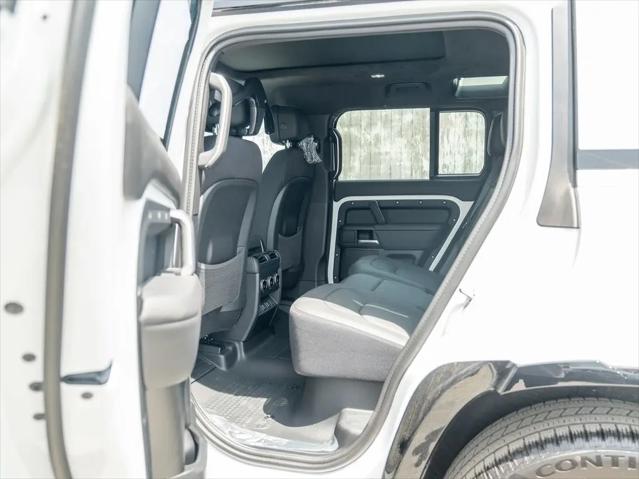 2026 Land Rover Defender P525 V8