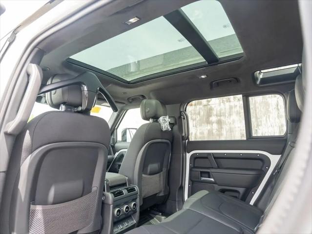 2026 Land Rover Defender P525 V8