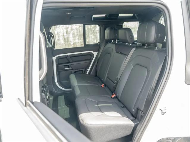2026 Land Rover Defender P525 V8
