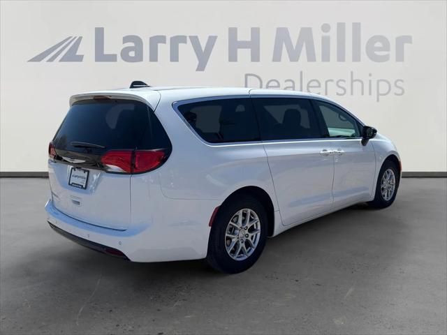2026 Chrysler Voyager LX