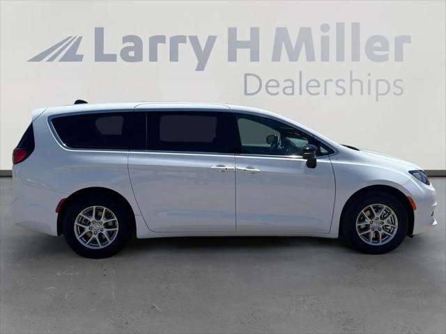 2026 Chrysler Voyager LX
