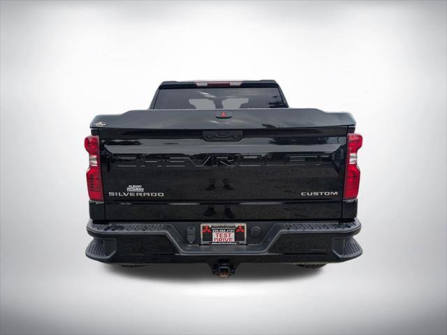 2023 Chevrolet Silverado 1500 4WD Crew Cab Short Bed Custom