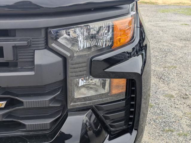 2023 Chevrolet Silverado 1500 4WD Crew Cab Short Bed Custom